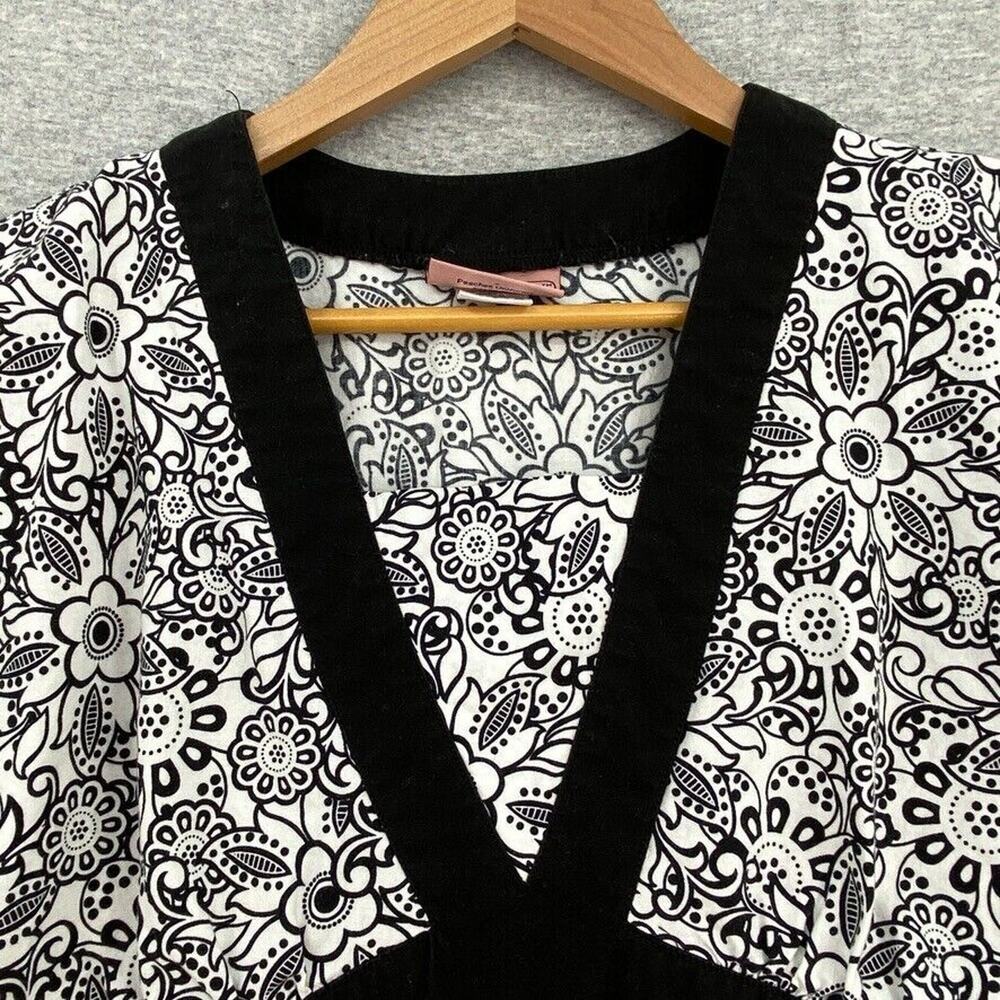 Peaches Scrub Top Womens XS Katherine Heigl Black White Floral Short Sleeve - Picture 4 of 13
